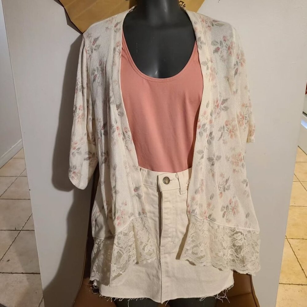 Gorgeous spring floral Komono/cardigan by Abercrombie.